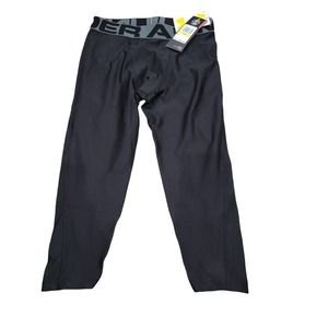 NWT Boys Sz Medium Under Armour Heatgear Leggings